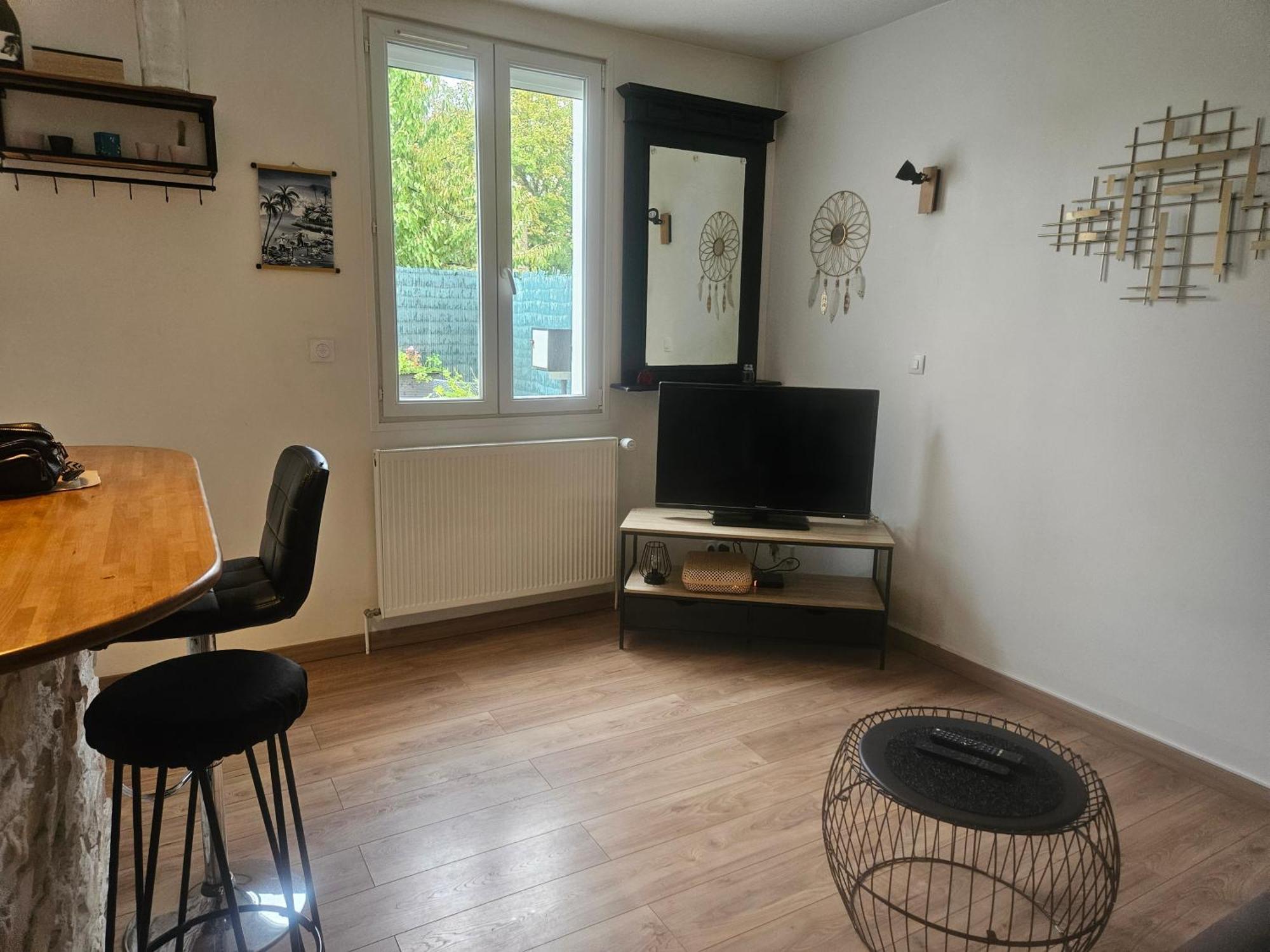Appart T2 Avec Cour Tours Exterior photo